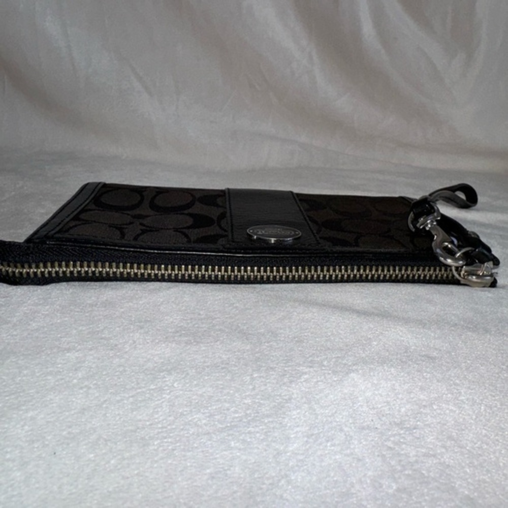 ‼️SOLD‼️Coach Women's‎ Black Square Shape Front Zipper Wristlet/Wallet - Picture 7 of 14